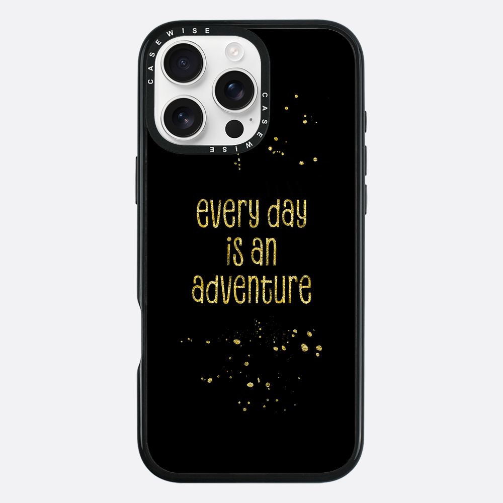 Textkunst Gold jeden Tag ist ein Abenteuer - Hülle