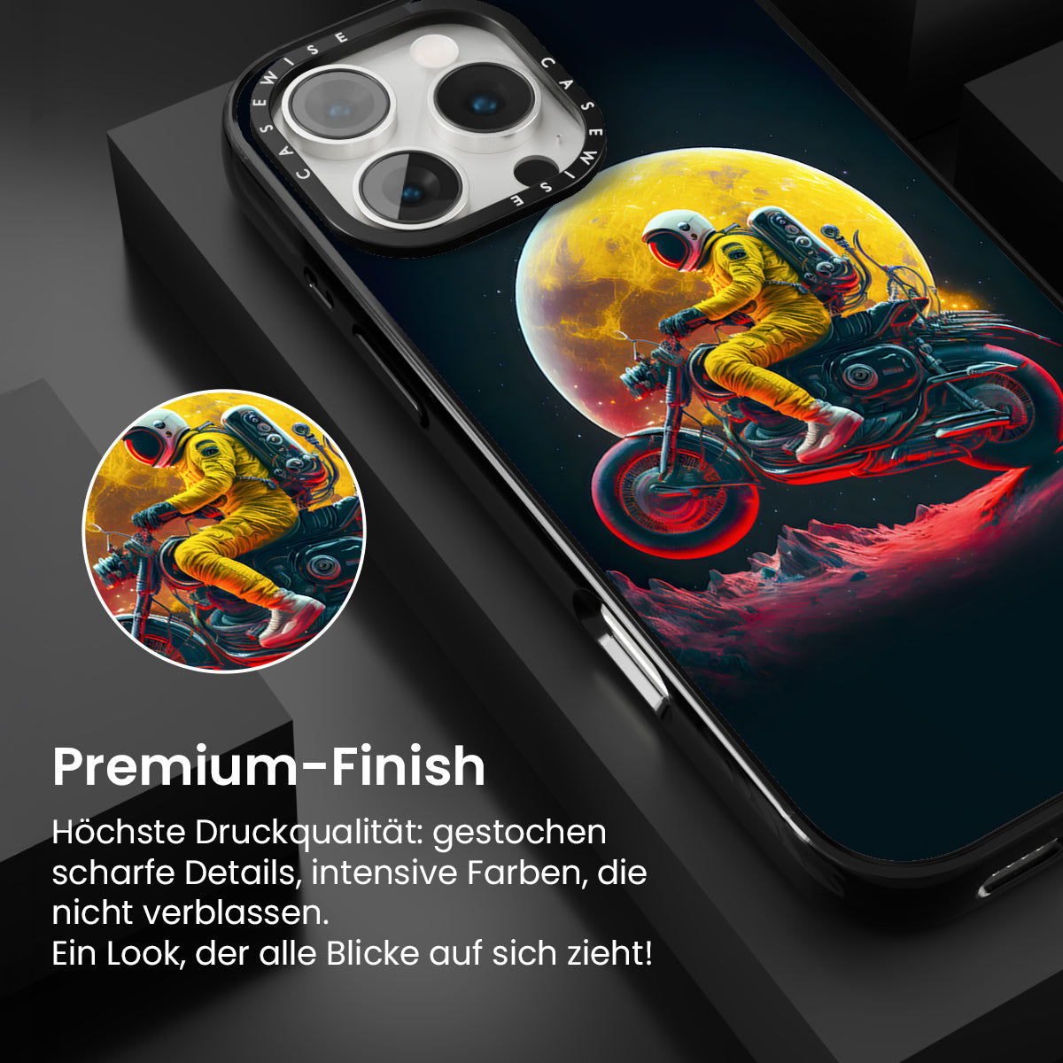 Astronaut auf dem Mond fährt Motor - Hülle