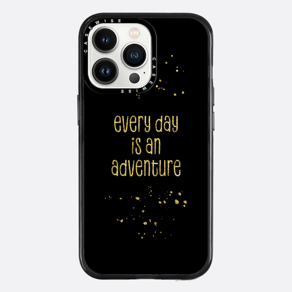 Textkunst Gold jeden Tag ist ein Abenteuer - Hülle