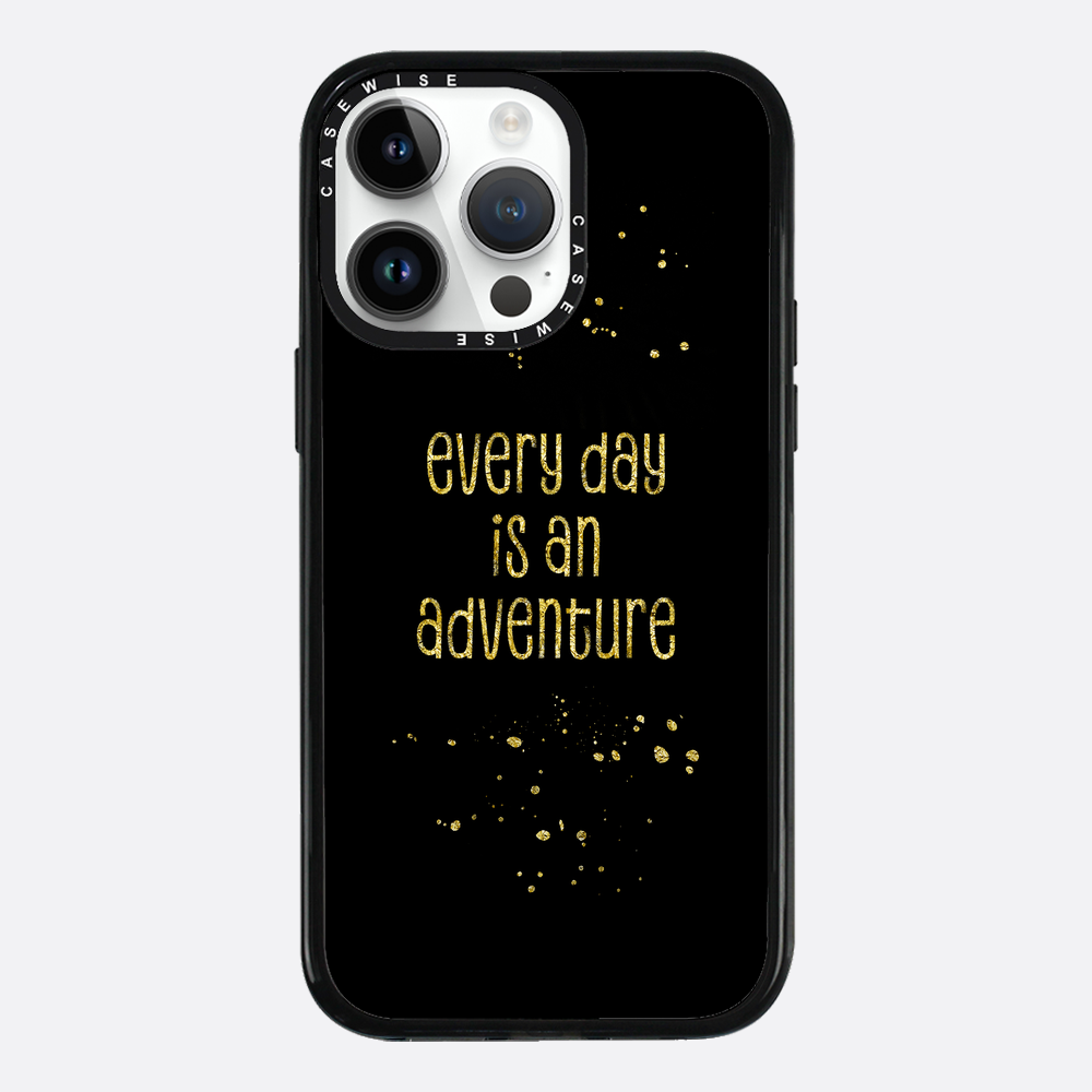 Textkunst Gold jeden Tag ist ein Abenteuer - Hülle