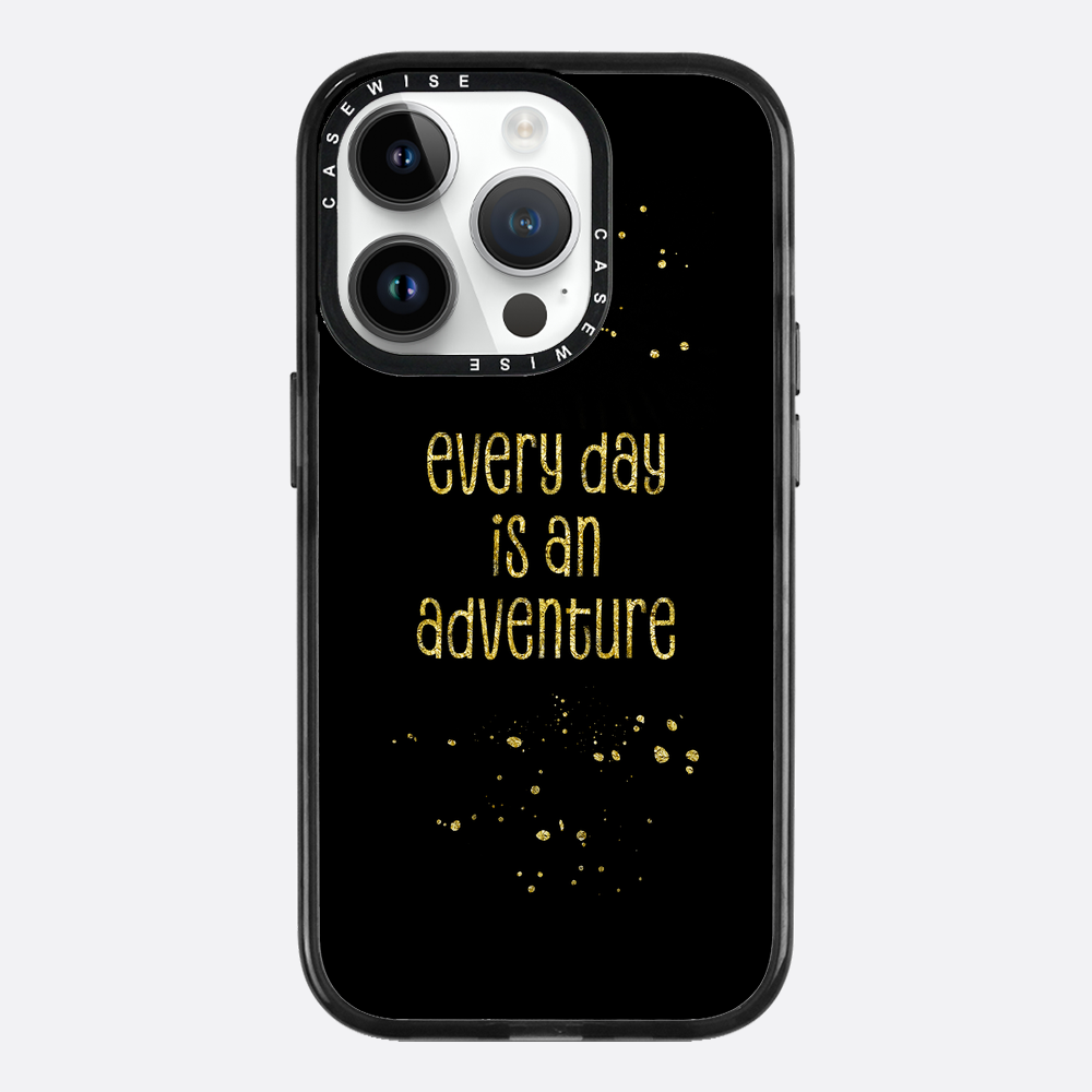 Textkunst Gold jeden Tag ist ein Abenteuer - Hülle