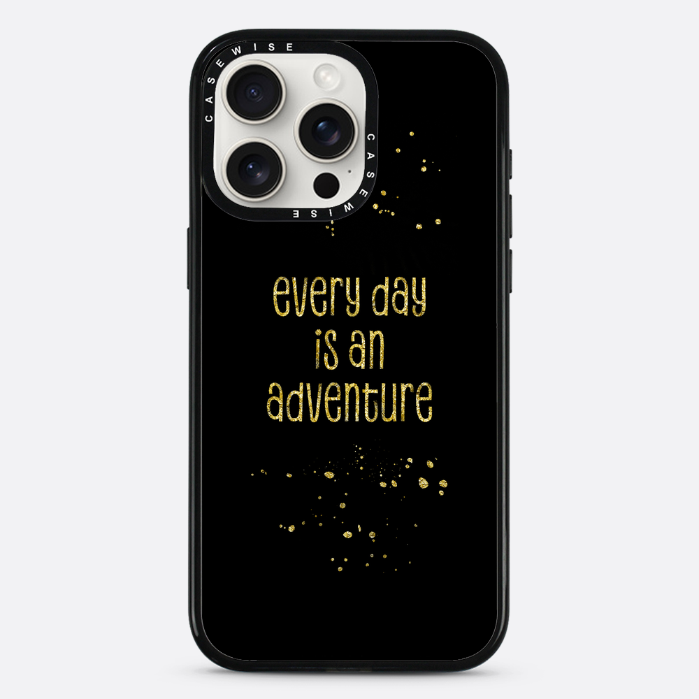Textkunst Gold jeden Tag ist ein Abenteuer - Hülle