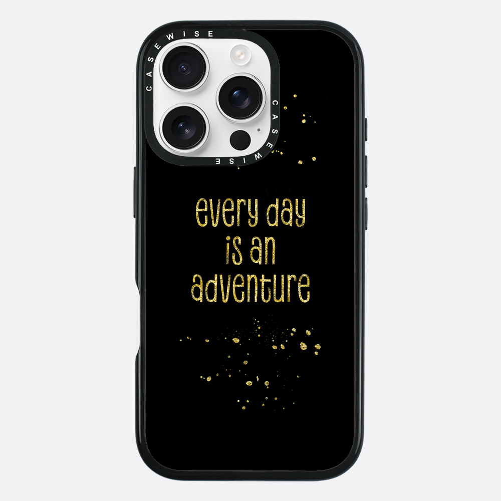 Textkunst Gold jeden Tag ist ein Abenteuer - Hülle