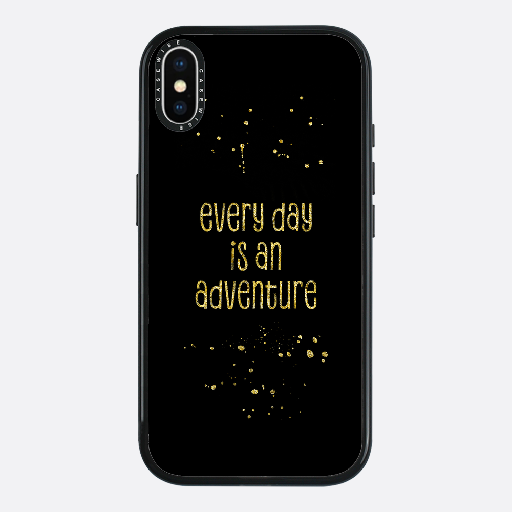 Textkunst Gold jeden Tag ist ein Abenteuer - Hülle