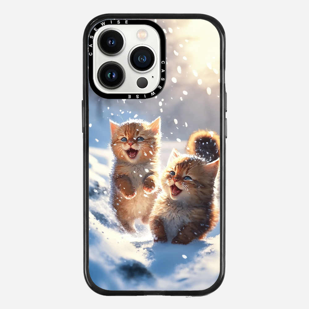 Katzen, die im Schnee spielen - Hülle