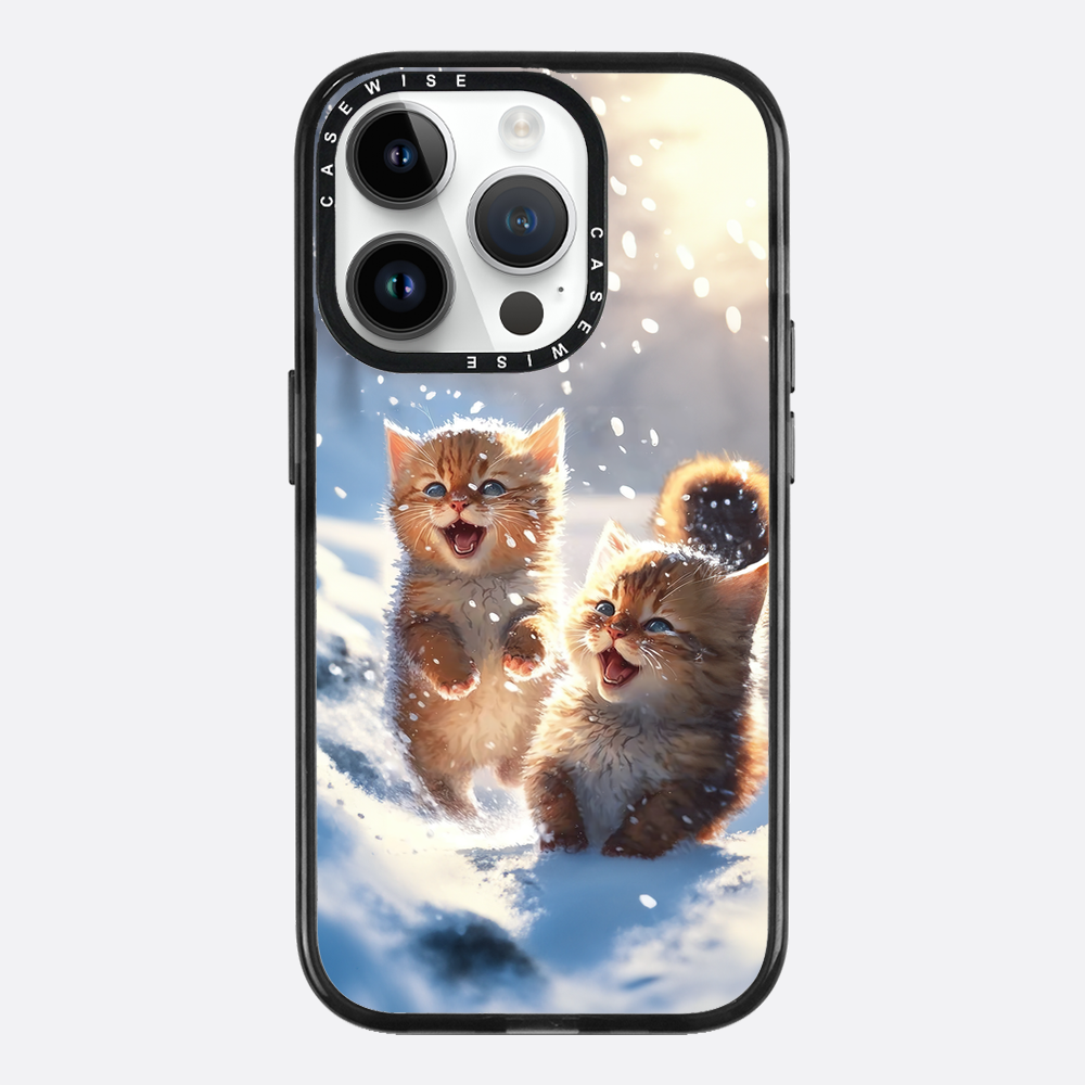 Katzen, die im Schnee spielen - Hülle