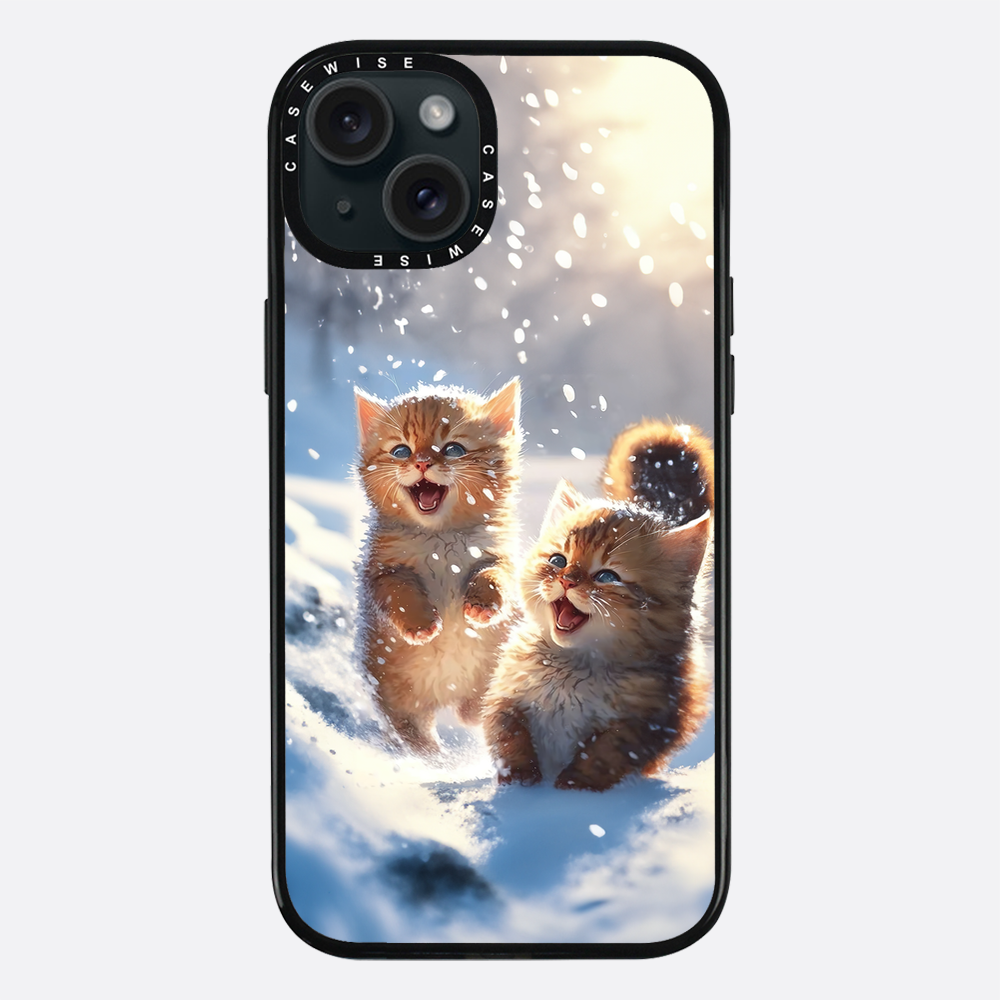 Katzen, die im Schnee spielen - Hülle