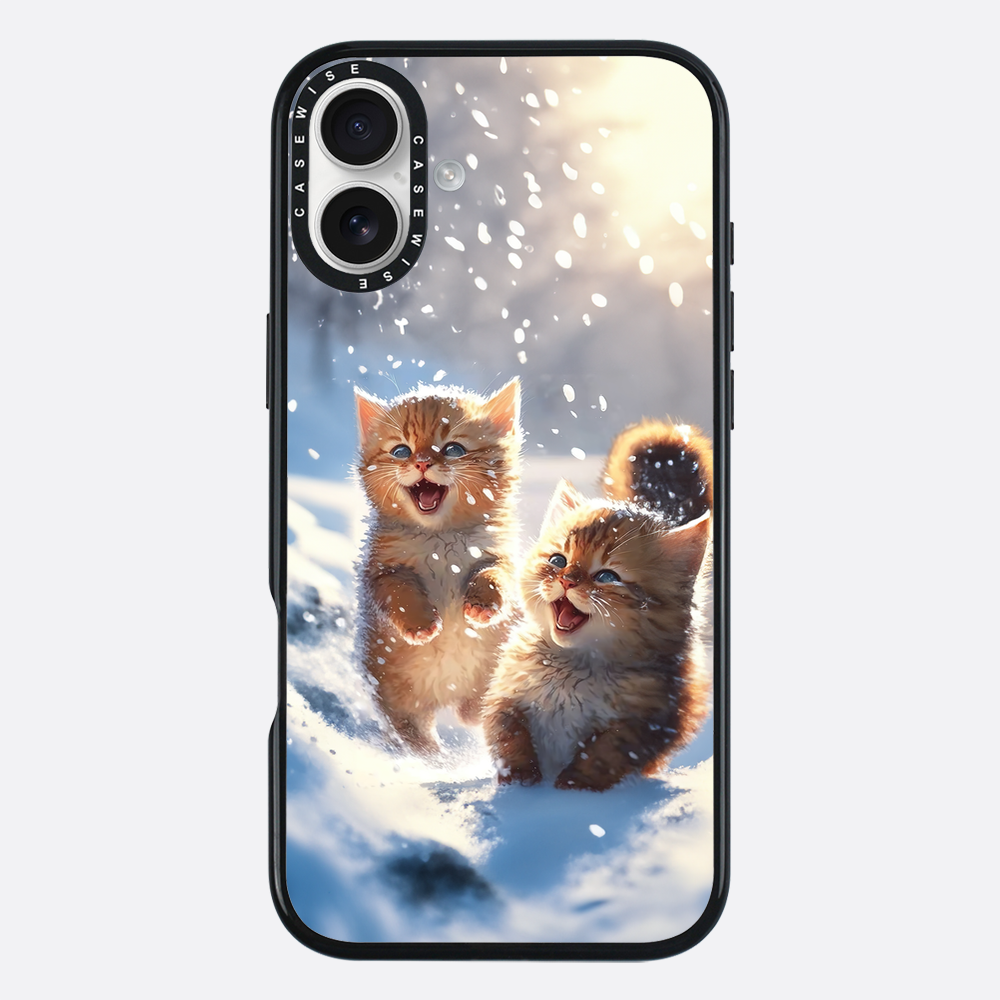 Katzen, die im Schnee spielen - Hülle