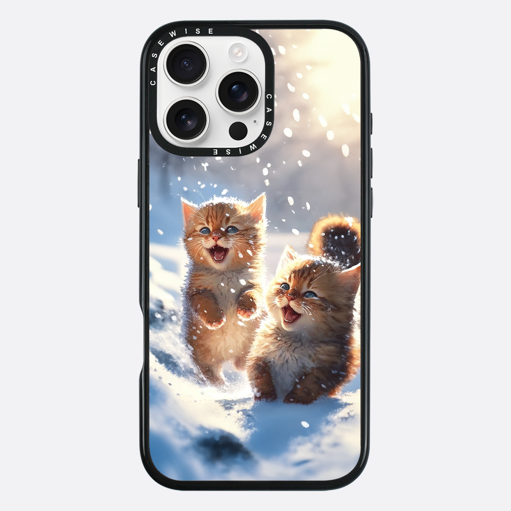 Katzen, die im Schnee spielen - Hülle