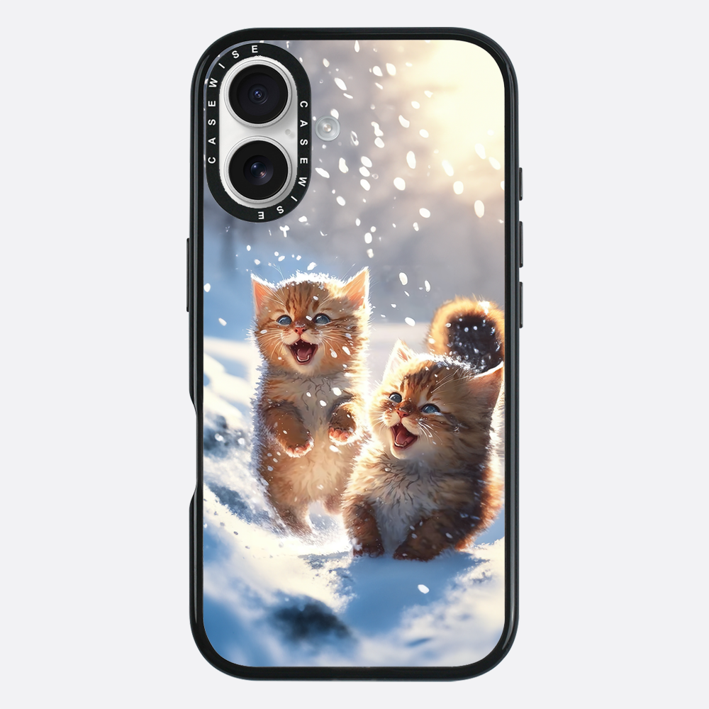 Katzen, die im Schnee spielen - Hülle