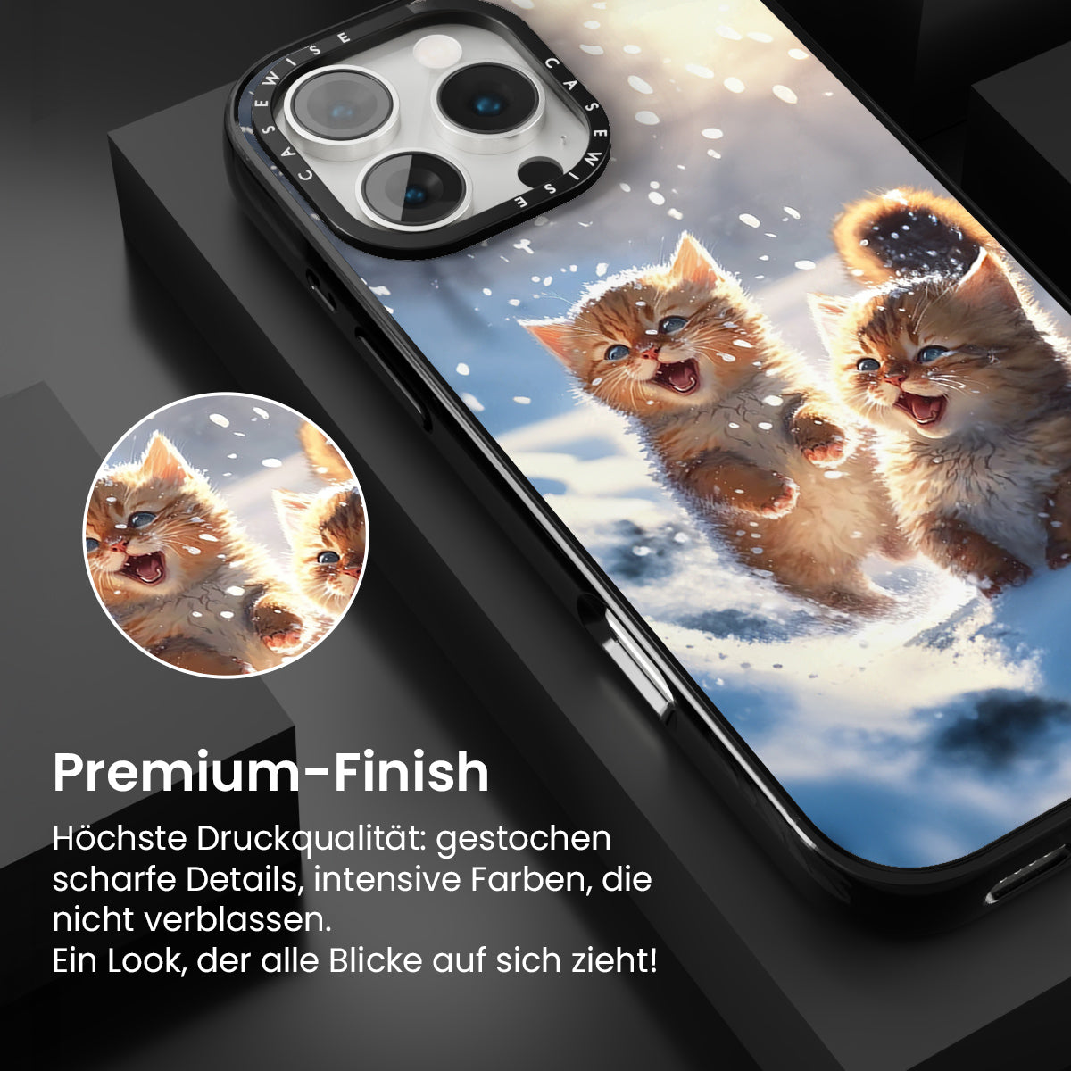 Katzen, die im Schnee spielen - Hülle
